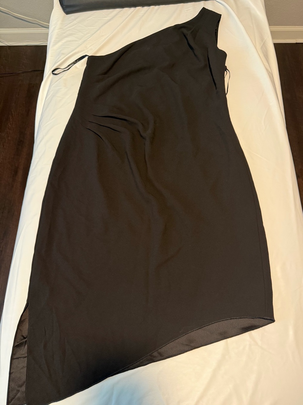 WhiteHouseBlackMarket women’s one shoulder dress